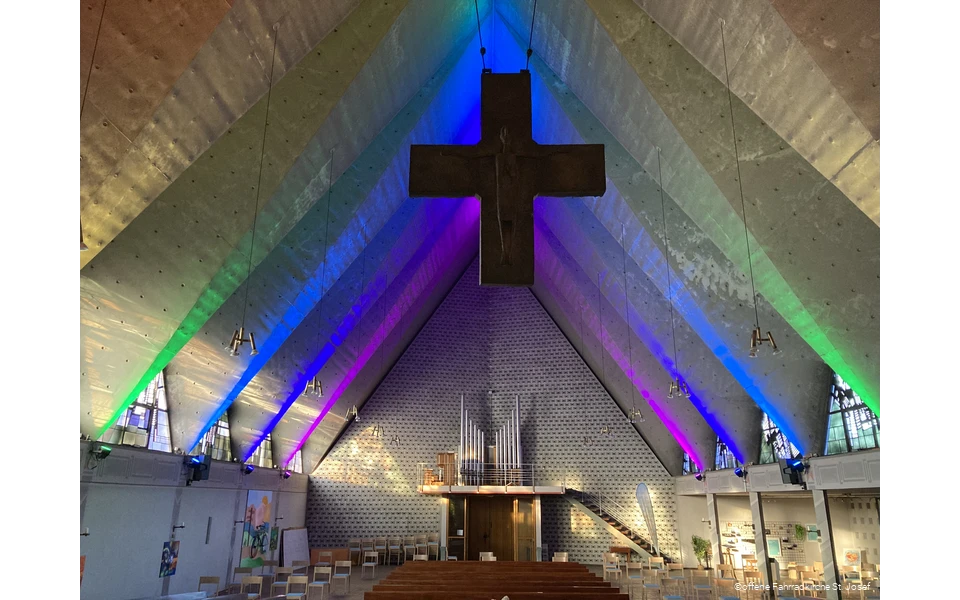 Innenansicht der offenen Fahrradkirche St. Josef in Fröndenberg
