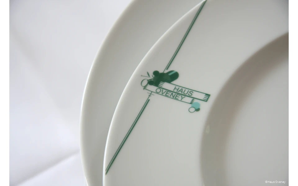 Teller mit Logo im Haus Oveney in Bochum