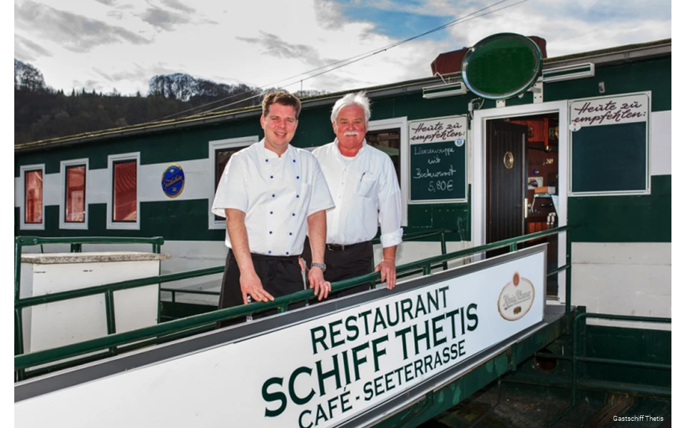 Familie Horch auf ihrem Gastschiff Thetis in Essen-Kettwig