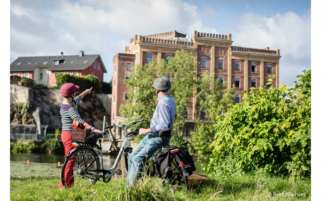 Radfahrer vor der Birschel Mühle in Hattingen