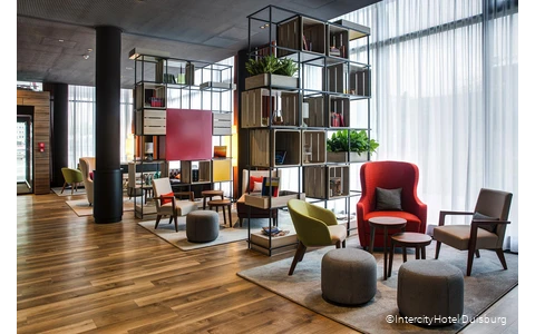 Lobby des IntercityHotel in Duisburg