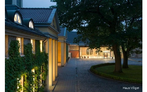 Außenansicht des Haus Villigst in Schwerte bei Nacht