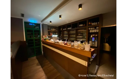 Frühstück im Hotel & Restaurant Elbschetal in Wetter