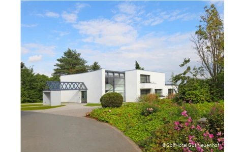 Außenansicht des GolfHotels Gut Neuenhof in Fröndenberg/Ruhr