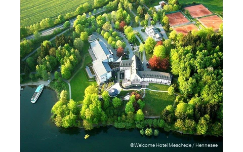 Das Welcome Hotel Meschede / Hennesee von oben