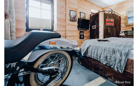 Themenzimmer "Harley Campsite" im Road Stop Dortmund
