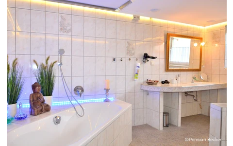Badezimmer eines Doppelzimmers der Pension Becker in Arnsberg
