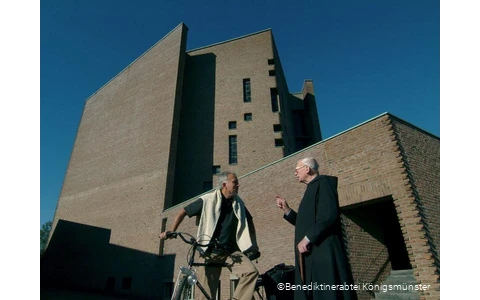 Außenansicht der Benediktinerabtei Königsmünster in Meschede