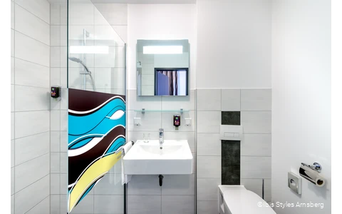 Badezimmer des Ibis Styles in Arnsberg