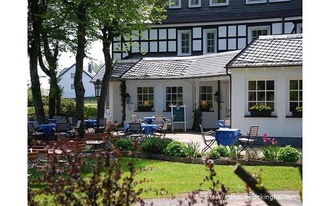 Außenansicht des Hotels Waldhaus Föckinghausen in Bestwig