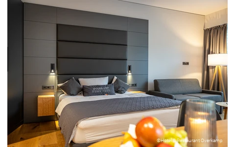 Ansicht des Studios mit Doppelbett im Hotel Overkamp in Dortmund