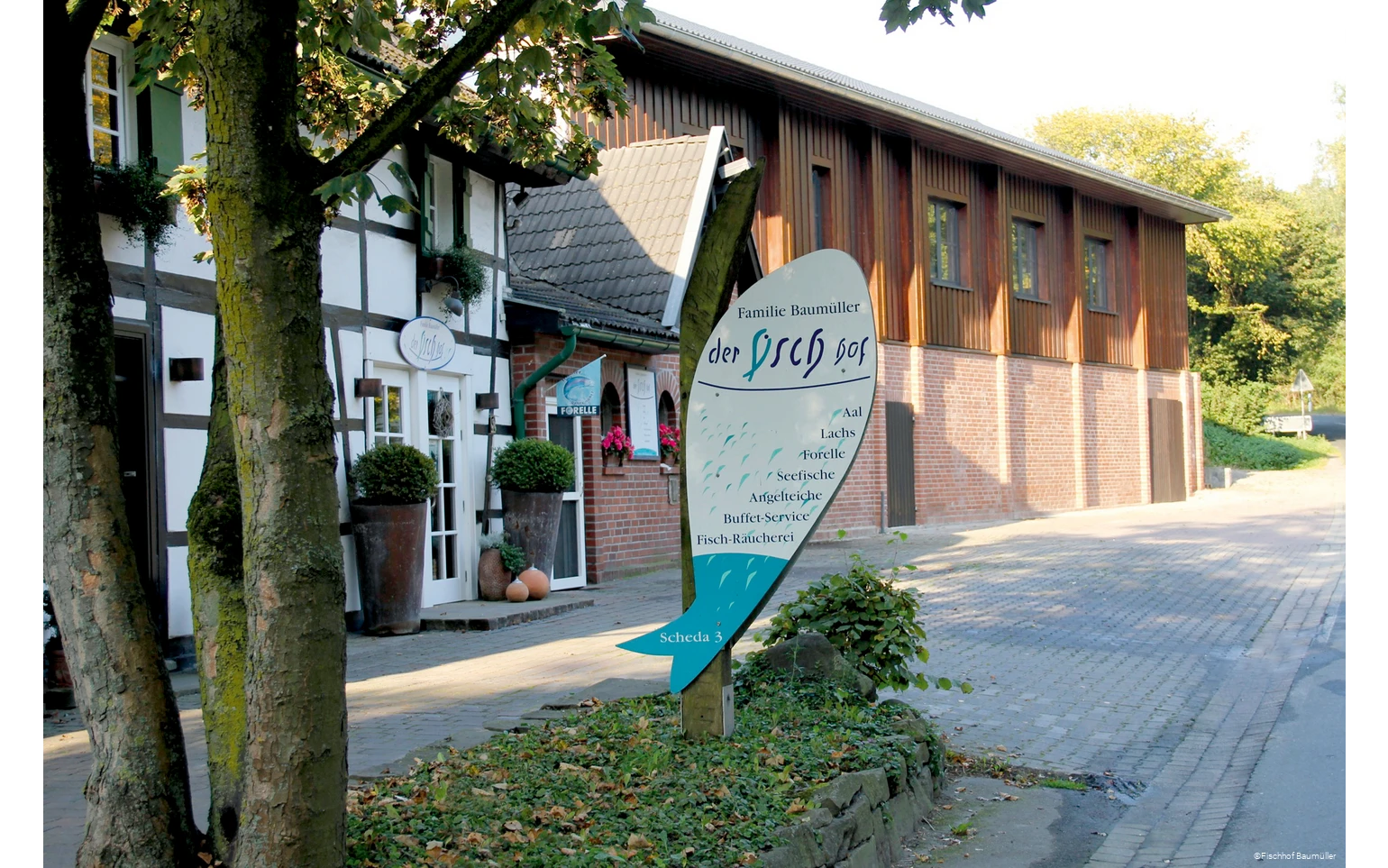 Außenbereich des Fischhofs Baumüller in Wickede (Ruhr)