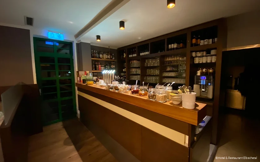 Frühstück im Hotel & Restaurant Elbschetal in Wetter