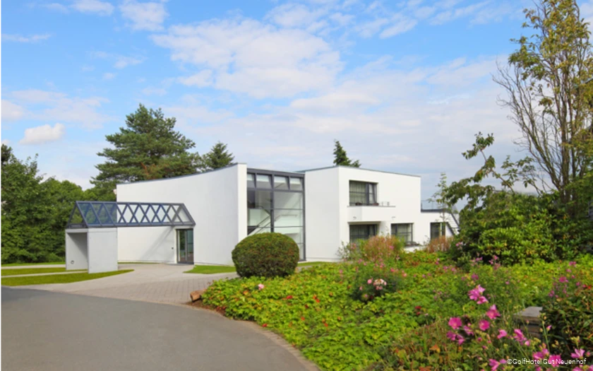 Außenansicht des GolfHotels Gut Neuenhof in Fröndenberg/Ruhr