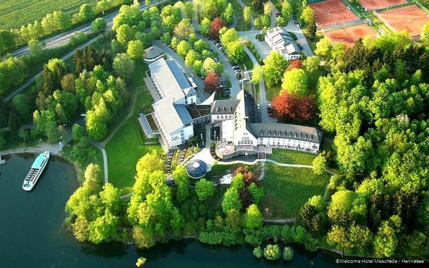 Das Welcome Hotel Meschede / Hennesee von oben