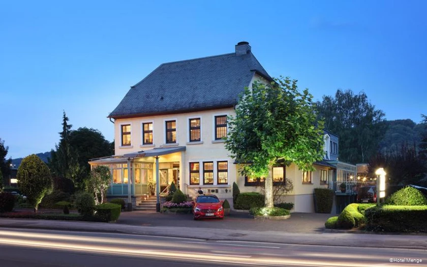 Außenansicht des Hotels Menge in Arnsberg