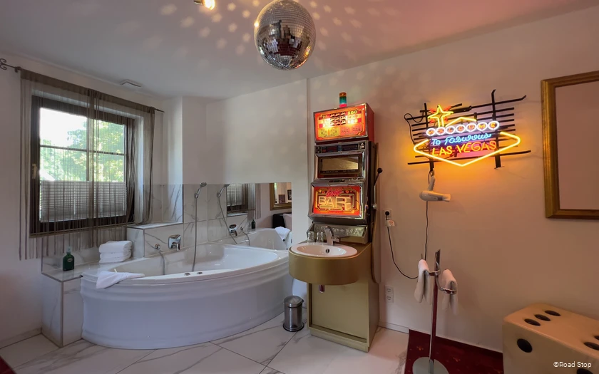 Themenzimmer "Las Vegas Suite" im Road Stop Dortmund