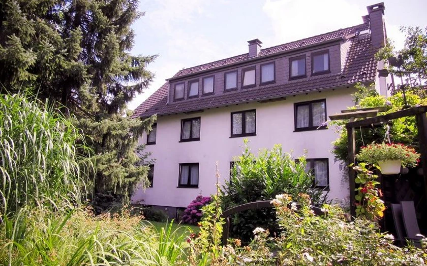 Außenansicht des Hotels zur Flora in Essen