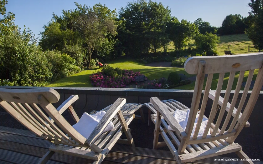 Gartenansicht vom Balkon des Hotels Waldhaus Föckinghausen in Bestwig