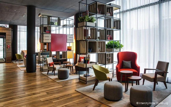 Lobby des IntercityHotel in Duisburg
