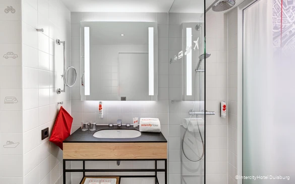 Badezimmer des IntercityHotels in Duisburg