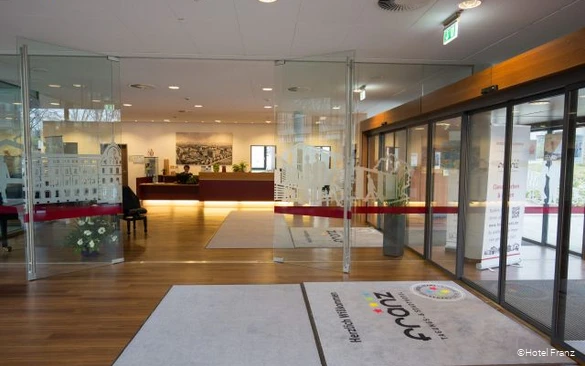 Eingang des Hotels Franz in Essen