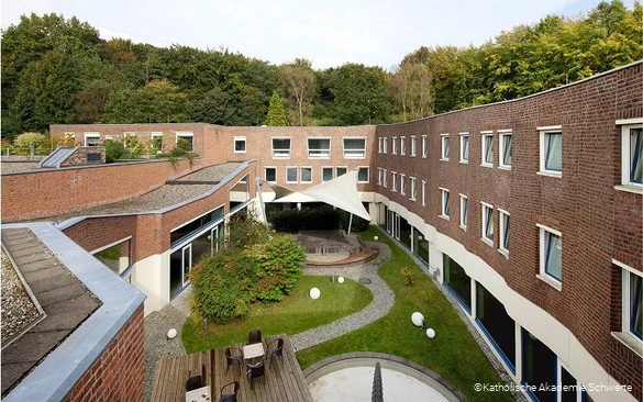 Außenbereich der Katholischen Akademie Schwerte