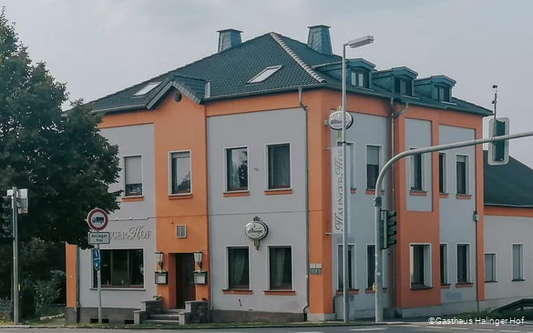 Außenansicht des Gasthofs Halinger Hof in Menden