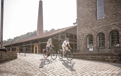 Radfahrer vor der Zeche Nachtigall in Witten