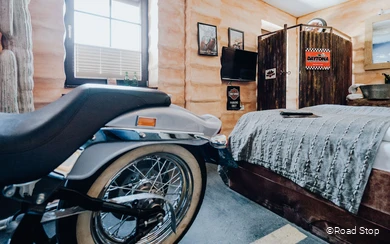 Themenzimmer "Harley Campsite" im Road Stop Dortmund