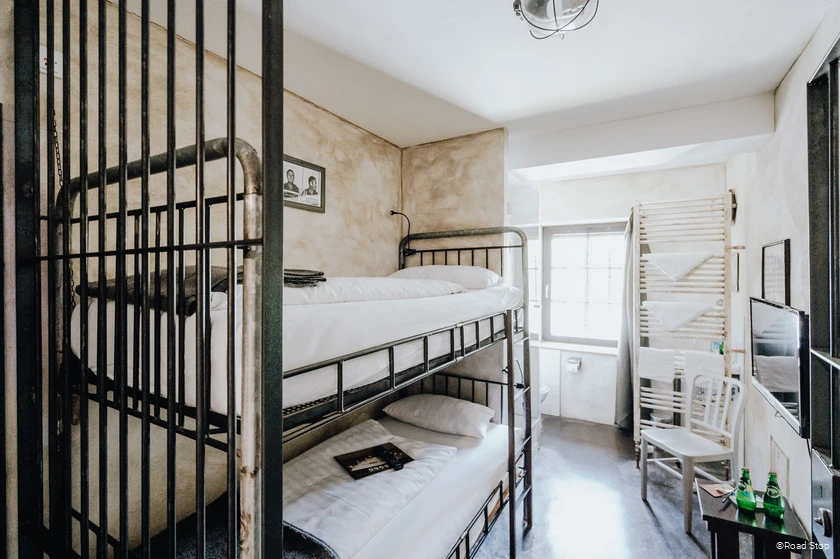 Themenzimmer " Jail House Cell" im Road Stop Dortmund