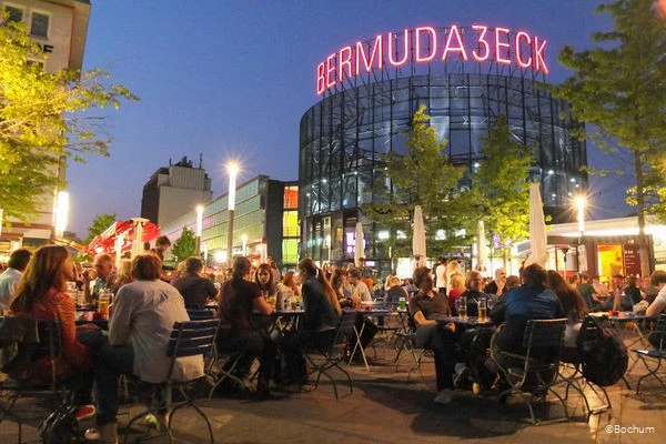Bermudadreieck in Bochum am Abend